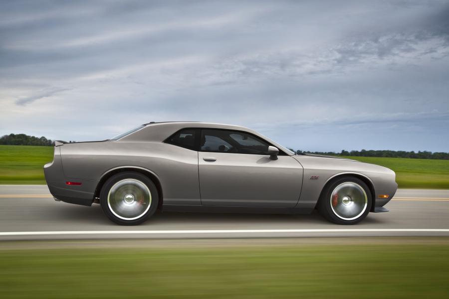  Dodge Challenger SRT8 2012 года  (фото 8 из 11)